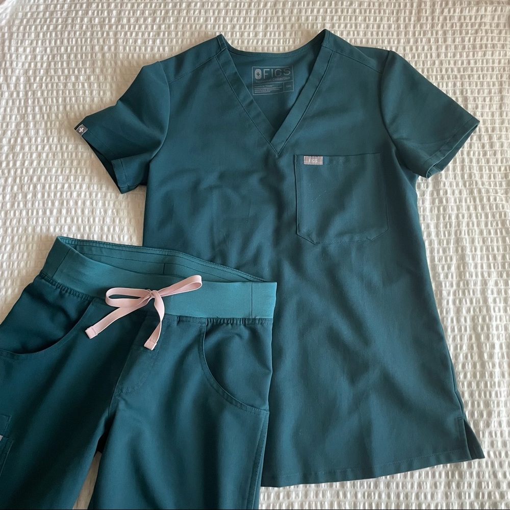 Figs Caribbean Blue Scrub Set